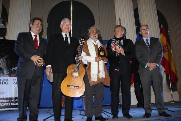 Manuelcha Prado recibe reconocimiento de la OEA